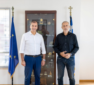 Συνάντηση του Δημάρχου Πειραιά Γιάννη Μώραλη με τον νέο Αντιπεριφερειάρχη Πειραιά Σταύρο Βοϊδονικόλα